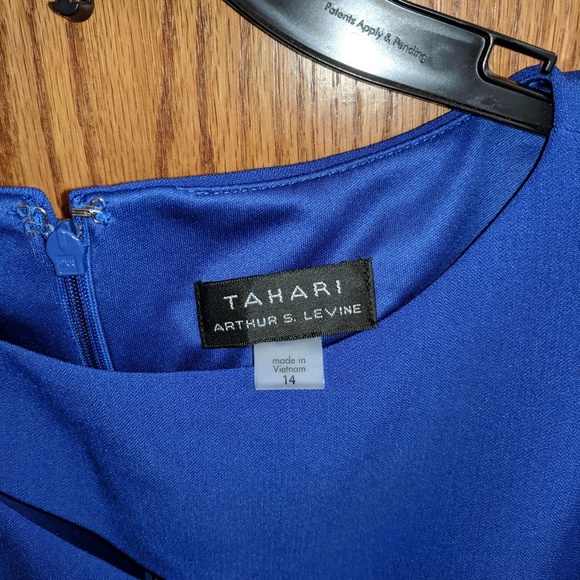 Dress - Picture 4 of 4